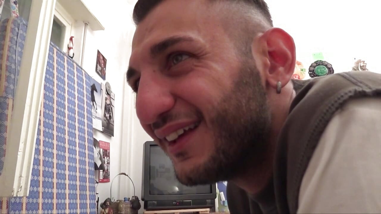 Dva mlada kurca od zrele, droljaste Talijanka