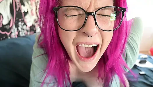 Menghancurkan pelacur jalang ini