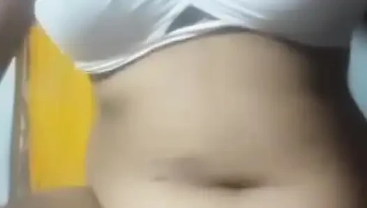 Uslu üvey kız kardeşinin anal tıkaçla oynadığı seks videosu