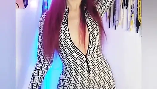 Gauchita Gösterisi! Arjantin tanrıçan gösterisinin prömiyerini yapıyor ve bu oluyor... Bölüm 1