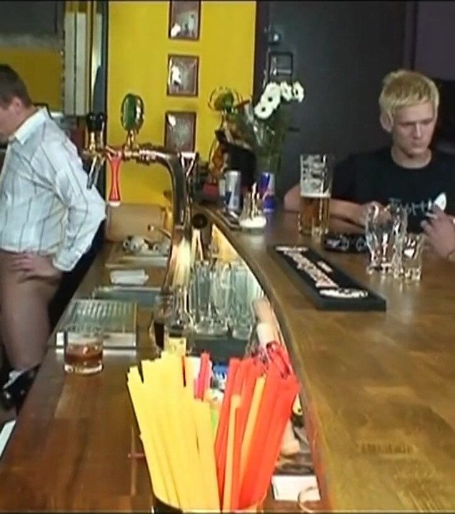 Bukkake for Young Girl Fucked in the Pub and Cumshot on the Face by Big Amateur Cocks