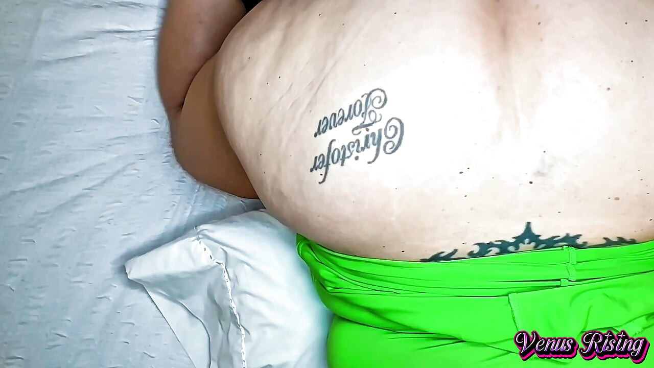 Interracial Cumslut får utilsiktet creampie
