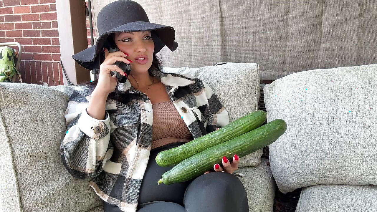 Desperate Housewife Triple Penetrates with 3 12in Cucumbers