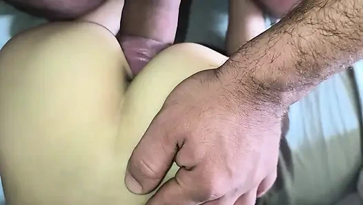 Adik tiriku yang masih perawan ini lagi asik dudukin kontol besar adik tirinya dan aku entot memeknya habis-habisan sampai matanya merem melek