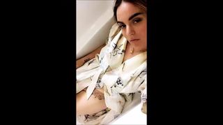 Jojo Levesque sexy sociale media