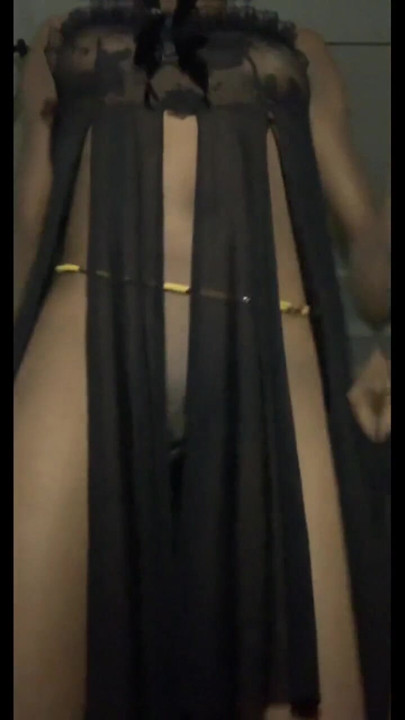 Όλα τα βλέμματα στο Browngurl234 καθώς αναλαμβάνει την κάμερα με τις σέξι χορευτικές κινήσεις της | Κλιπ 2