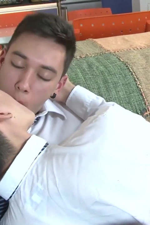 Seksi kolaj erkekler eğleniyor