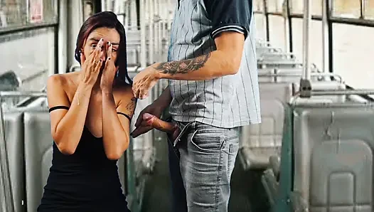 Otobüste bir yabancı tarafından kalçalanan kız öğrenci!
