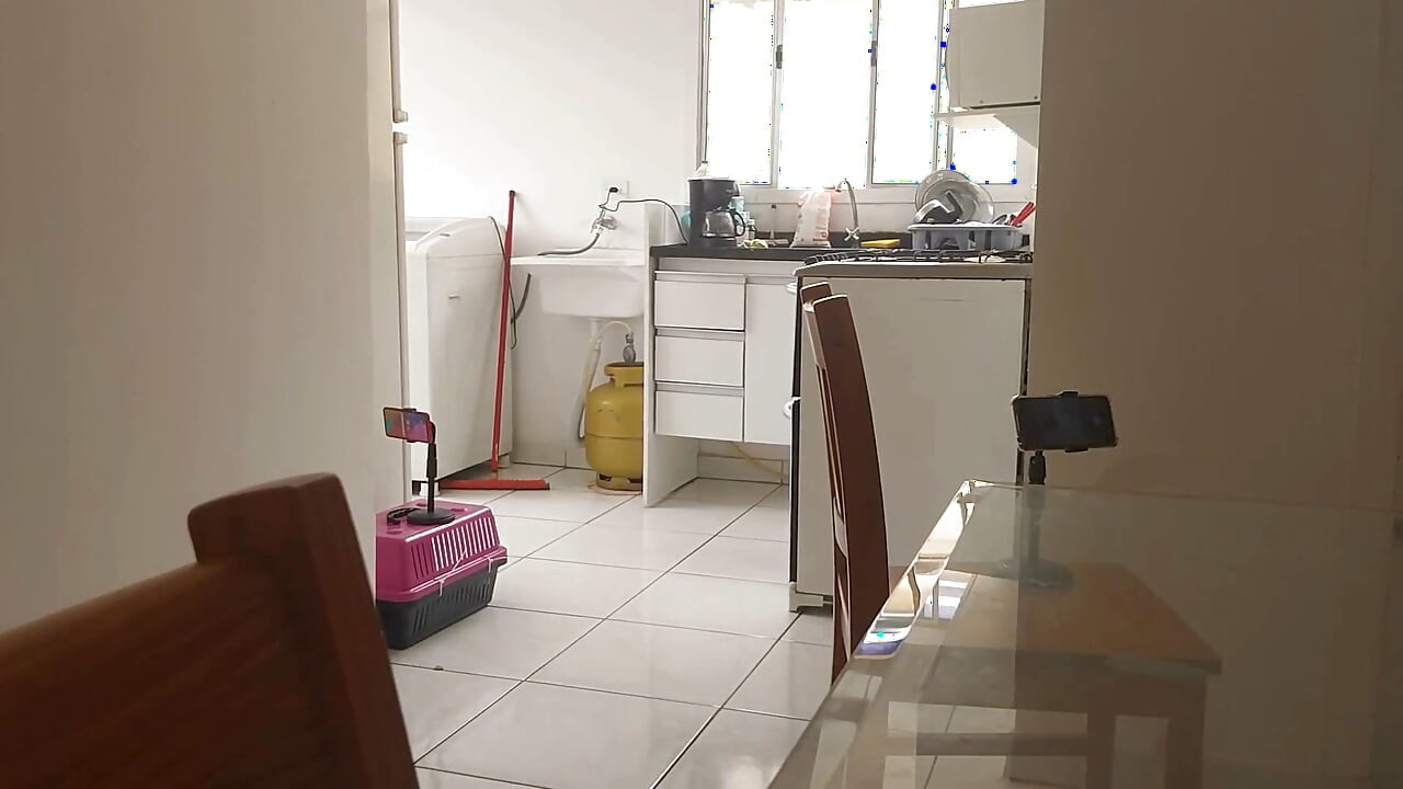 Pirang nakal melepaskan untuk kekasihnya.