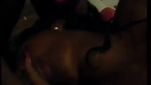 Cewek nakal kulit hitam dengan toket aduhai dientot sama kontol besar selesai nyepong kontol di luar ruangan