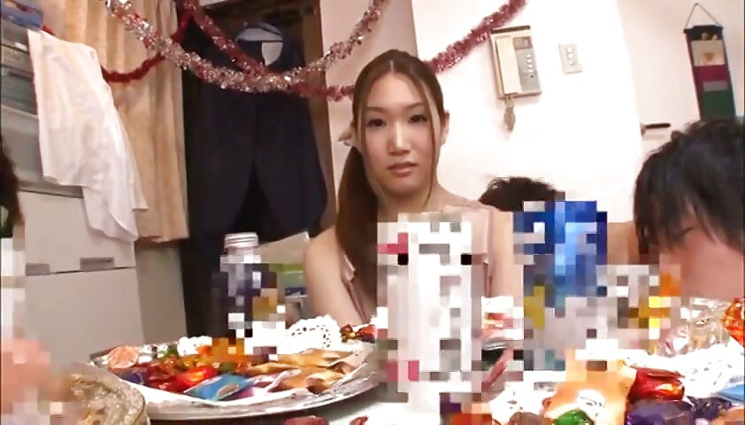 Naked Neighbor Temptation - Sweet Kansai Beauty with Soft G-cup Curves Makes an Irresistible Move - 4