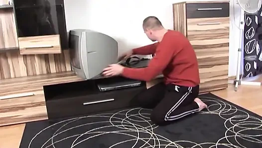 Azgın olgun hatun mutfak tezgahında sırılsıklam amını parmaklıyor