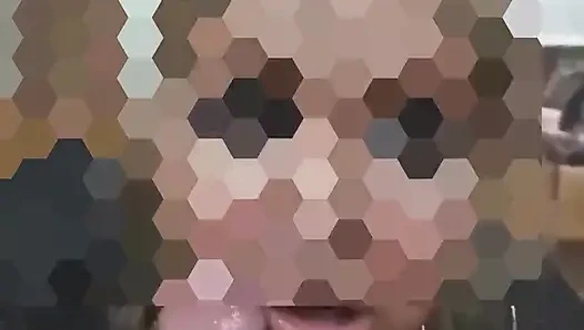 Penisinin üzerinde öğürmeyi seviyorum