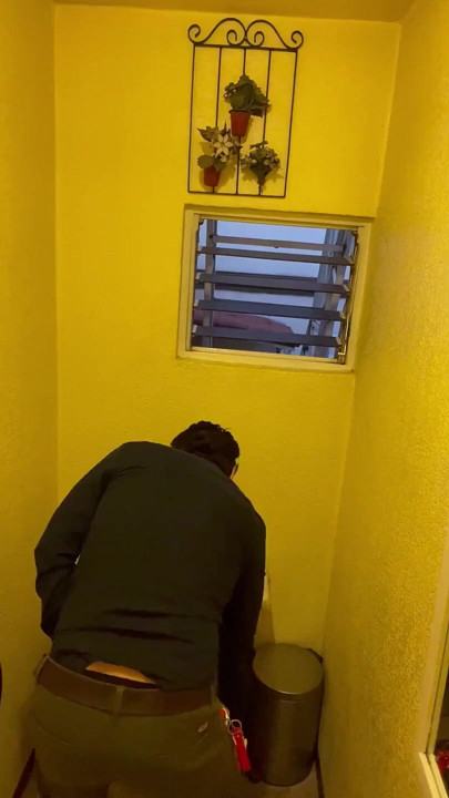 İşeme, ofiste işeme