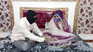 Chico paquistaní persuade a hermosa mujer india para tener sexo y se la folla duro