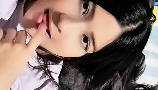 Aku lagi asik masturbasi sampai muncrat, aku muasin memekku sendirian sampai muncrat