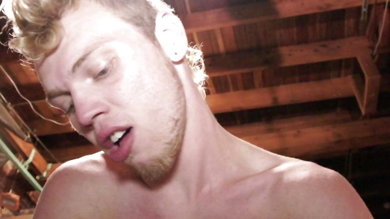 Gay follado a pelo por su amigo peleado 22 años y semen dentro de su culo