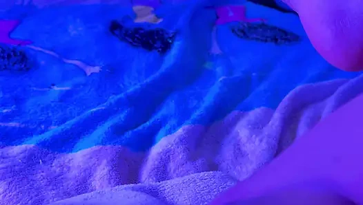 Sapık üniversiteli kız üvey babasını düşünerek amını sikiyor