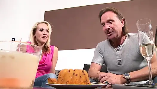 Istri Jerman ngentot kontol suaminya sendiri