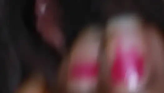 Haryana ev hanımı büyük memeli ve pembe amcıklı ateşli elbise göğüslere iş veriyor ve sakso çekiyor