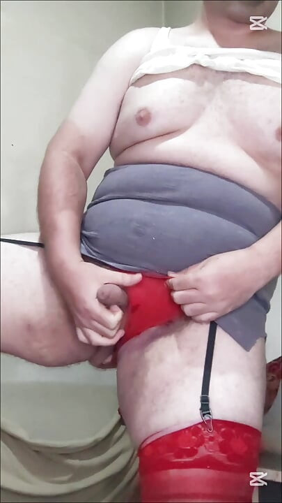 سكرتيرة تنتظر رئيسه بينما تلعب بمفردك