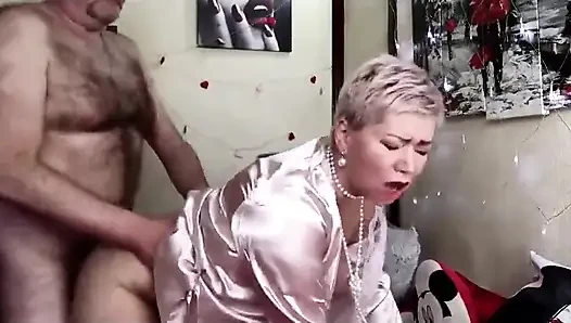 Istriku yang binal dientot habis-habisan di hari valentine!