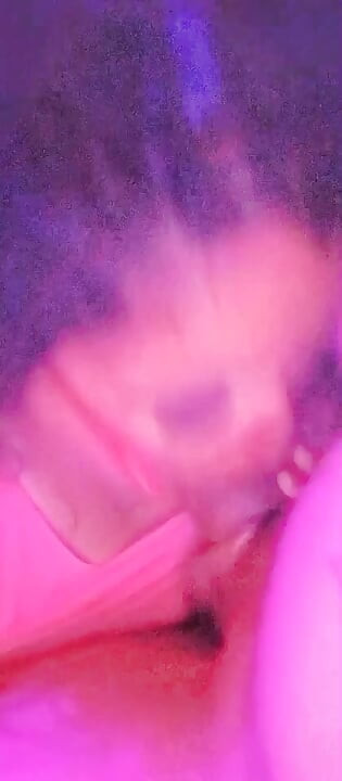 XRAQUELX  Smoking and sucking dick so sexy.
