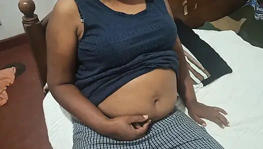 Мачеха раздевается, она такая сексуальная любовь