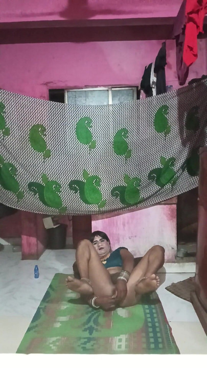 Must-share moment from "Madhuri bhabhi aj land ka pani likali"