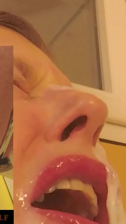 Ikonikus pillanat a "Hatalmas adag cum a szájban és a Little Sunshine MILF arcán"
