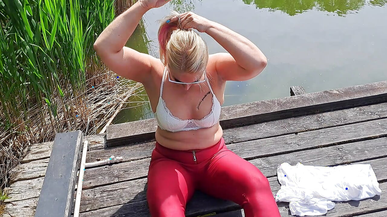 Vicky Wilfing naturista strandon