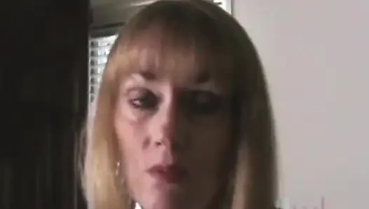 Çekici sarışın olgun bakış açısıyla büyük ve sert wang'i sikiyor