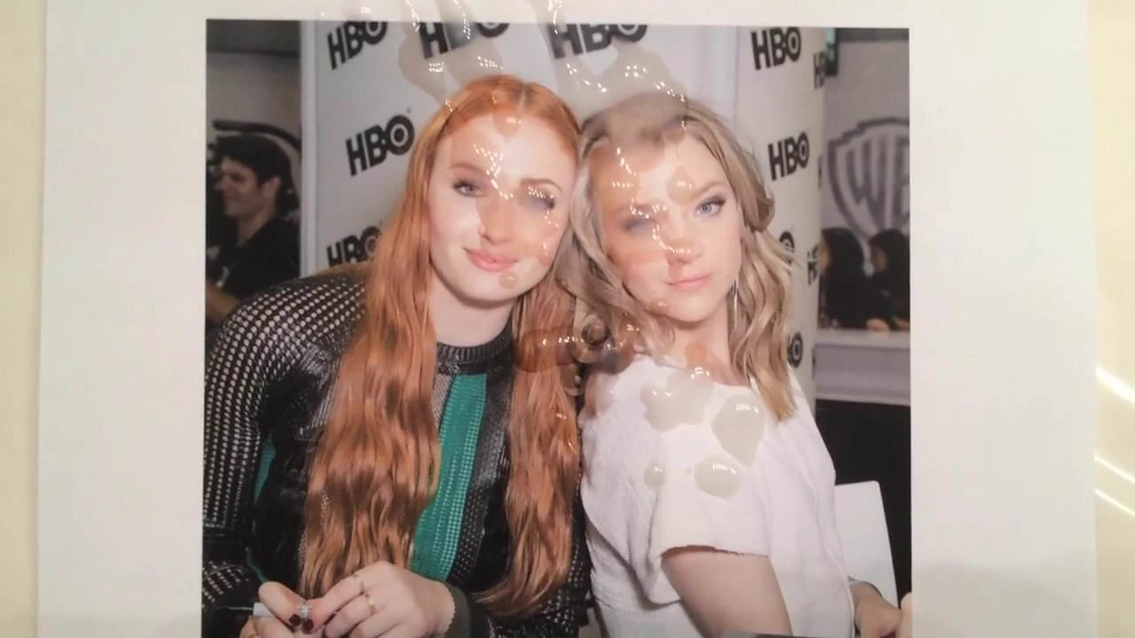 Sophie Turner i Natalie Dormer cum hołd
