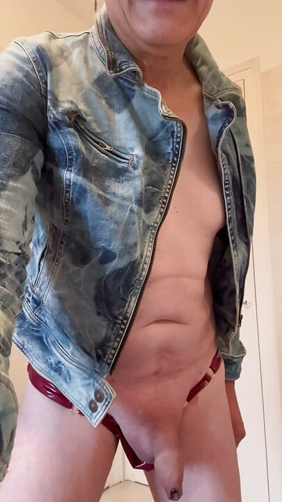 Yo gay en jeans sexys y tanga