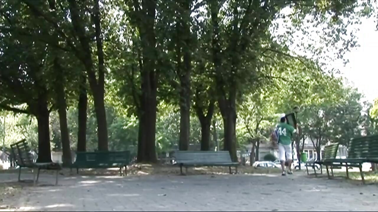 Genç oğlan seksi üvey erkek arkadaşına karşı bir şey yapıyor