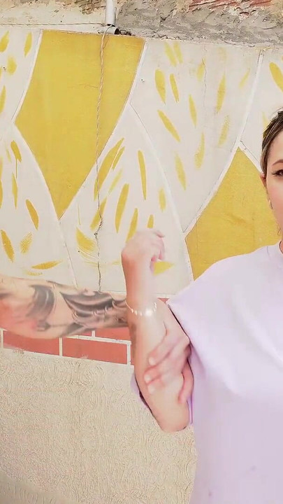 Zapanjujući trenutak iz "ISKORIŠTAVAM MUŽEV ODLAZAK DA DOBIJEM NJEGOVO UKUSNO MLIJEKO OD MOJE SUSJEDE - JULIANE ROSE"