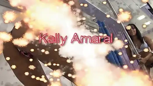 Kelly biniyor ve büyük bir yarağı emiyor