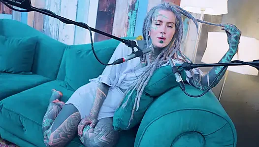 Aku ngomongin tentang aku - isolasi - asmr podcast sfw lagi ngomongin cewek gotik bertato rambut gimbal