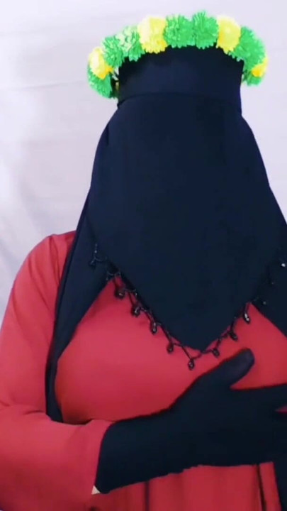 Beautiful Indian Bhabhi doing handjob | Clip 1