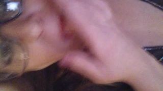 Adultwork 1 - 胖熟女玩弄她的阴户