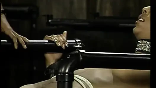 Sesi seks bondage bareng cewek jerman kulit hitam! Wajib nonton!