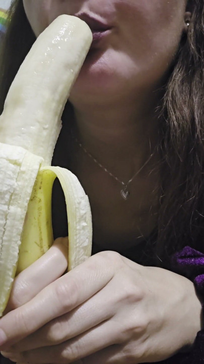 This is how to suck a banana erotically🤭 | Clip 1