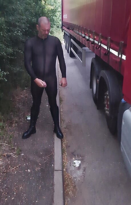 Layby wank and cum on boot wearing spandex