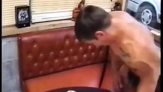 Olgun bir kız özel öğretmeni tarafından sikiliyor