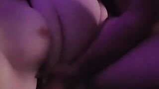 Grubaski dostaje mokrej cipki waliło podczas seksu i tryska mocno. wielokrotne orgazmy