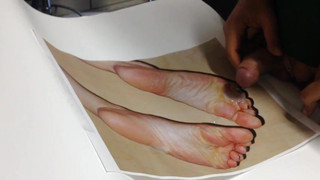 Penghormatan air mani pada kaki sweetlucy88!!