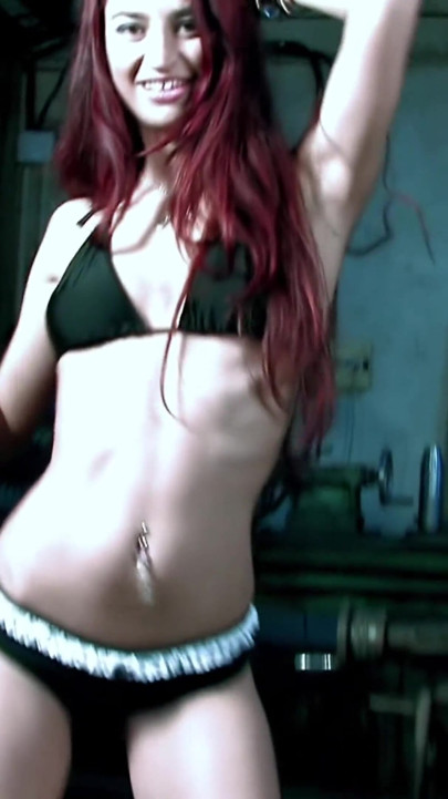 Yara: Redhair Teen Showing Ass