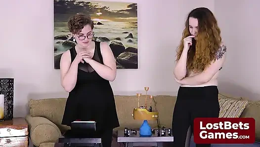 Strip Pirate Penguins mereka hati-hati bermain meregangkan permainan