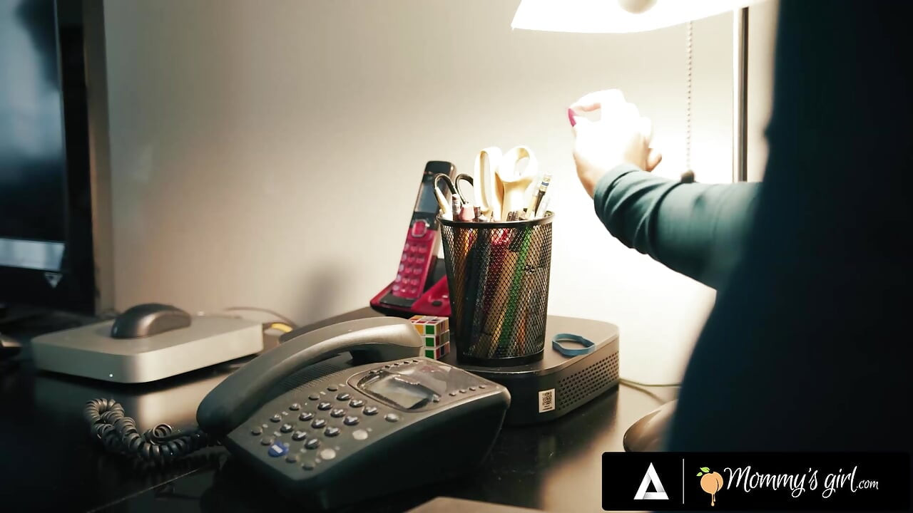 MOMMY'S GIRL - MILF Boss Ryan Keely Breaks All The Rules & Anal Fucks Her Hot Secretary Avery Jane