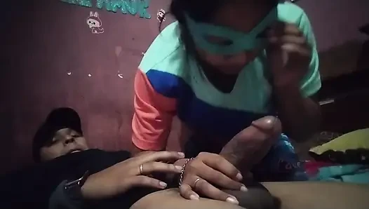 Ateşli kız arkadaş yarak emiyor